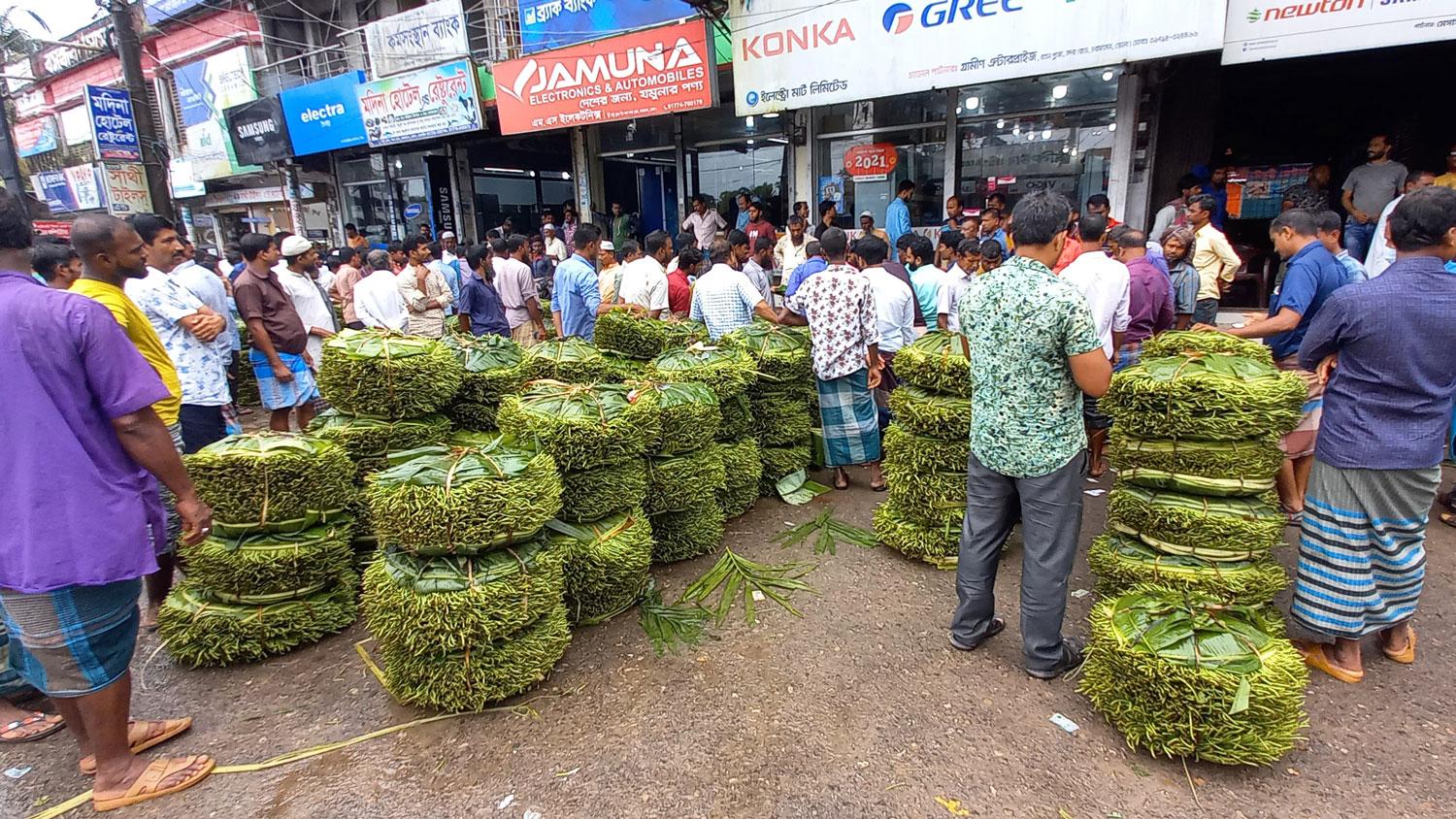 দাম কম, লোকসানে পান চাষিরা