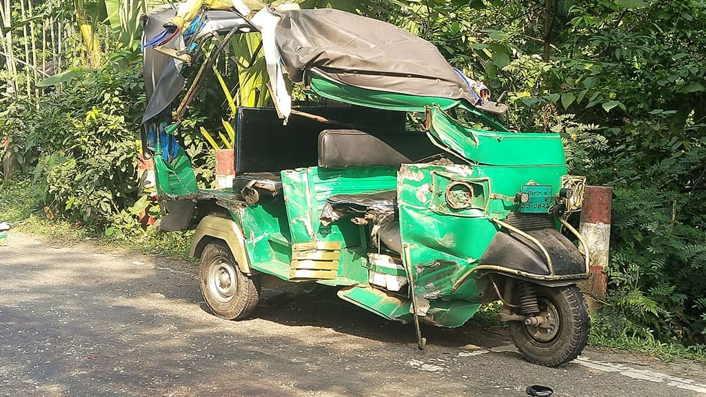 ঝালকাঠিতে ট্রলি-মাহিন্দ্রা সংঘর্ষে নিহত ২