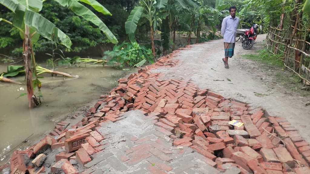 আড়াই কোটি টাকার সড়ক টিকল না সাত মাসও