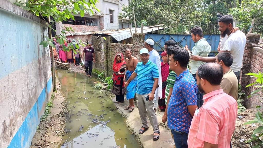 মামলায় নালা নির্মাণকাজ বন্ধ ৫০ পরিবারের দুর্ভোগ