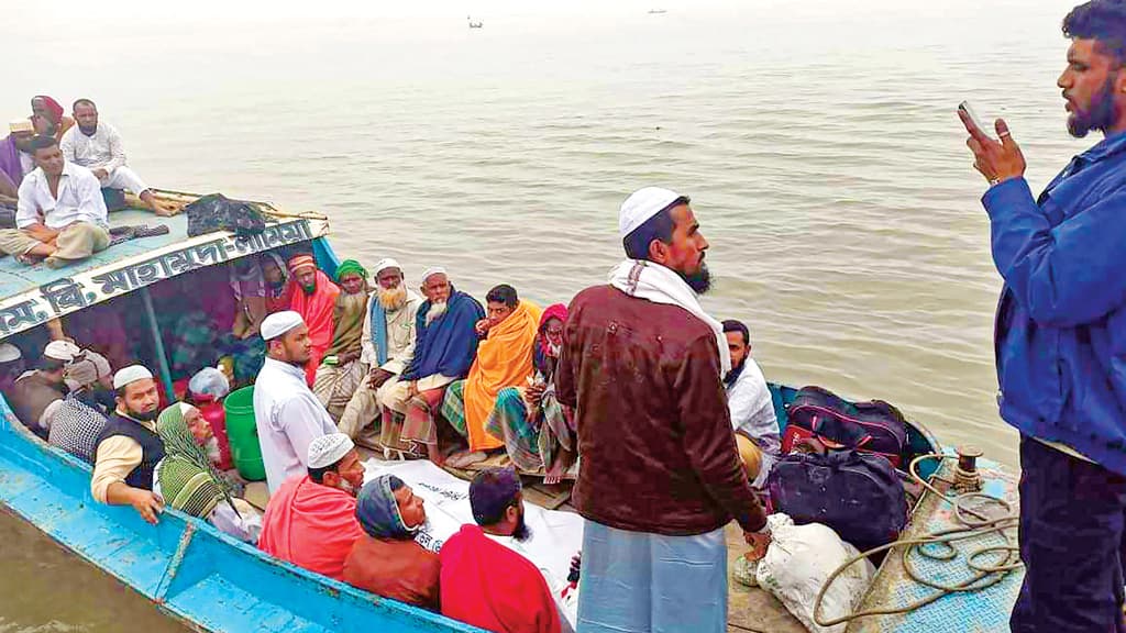 ঝুঁকি নিয়ে নদী পারাপার