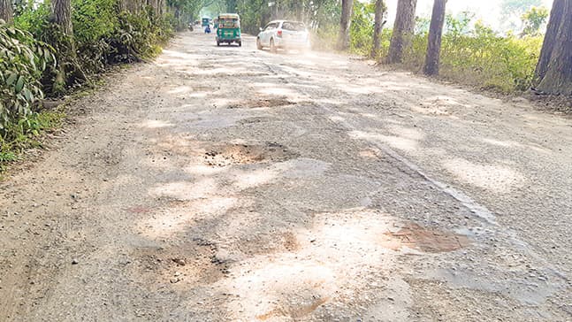 তিতাসে এক দশক ধরে সড়ক বেহাল,  চলাচলে ভোগান্তি