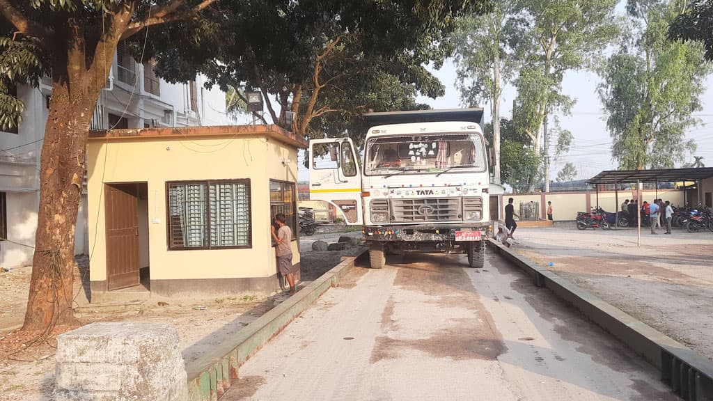 ঈদে বাংলাবান্ধা স্থলবন্দরে আমদানি রপ্তানি ৬ দিন বন্ধ ঘোষণা