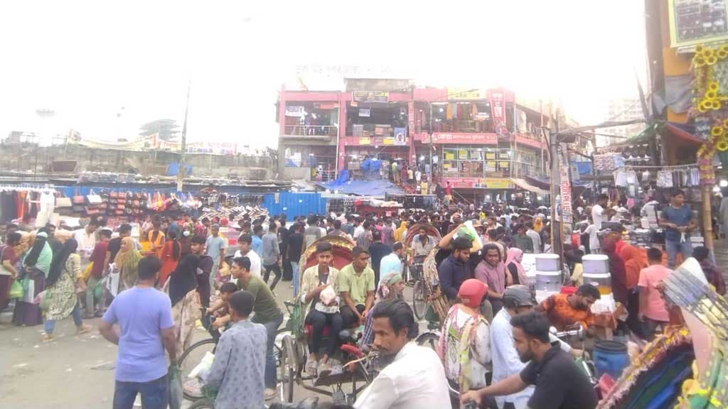 শেষ মুহূর্তে গুলিস্তান ও নিউমার্কেটে ভিড়, ব্যবসায়ীরা হতাশ