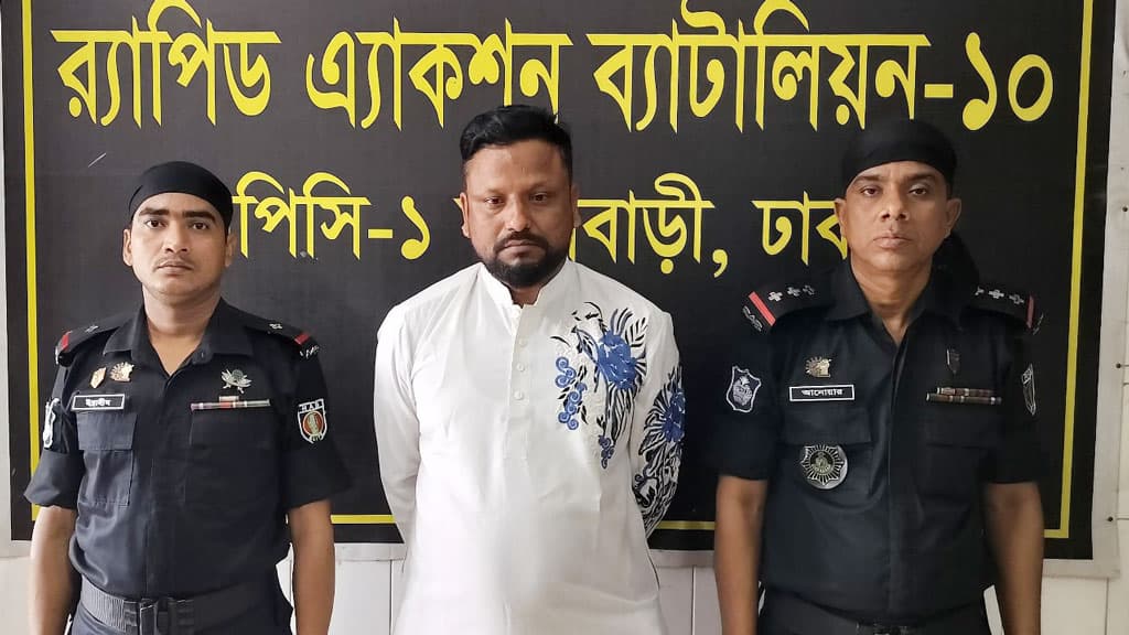 ভারত থেকে আনা ৩৪৪ মোবাইল ফোন জব্দ, কারবারি গ্রেপ্তার