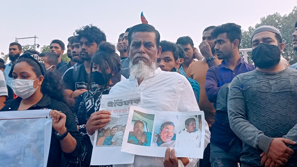 ‘ছেলেটারে আমার ৪০ ফুট ছ্যাচড়াইয়া নিয়া গেছিল’ 