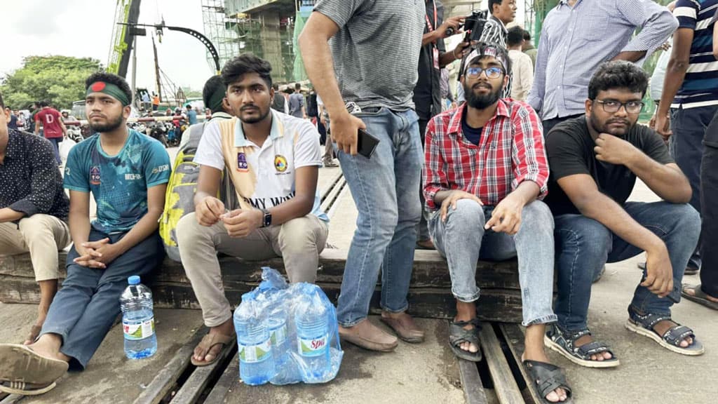 কোটাবিরোধী আন্দোলনে ঢাকার সঙ্গে সারা দেশের রেল যোগাযোগ বন্ধ 