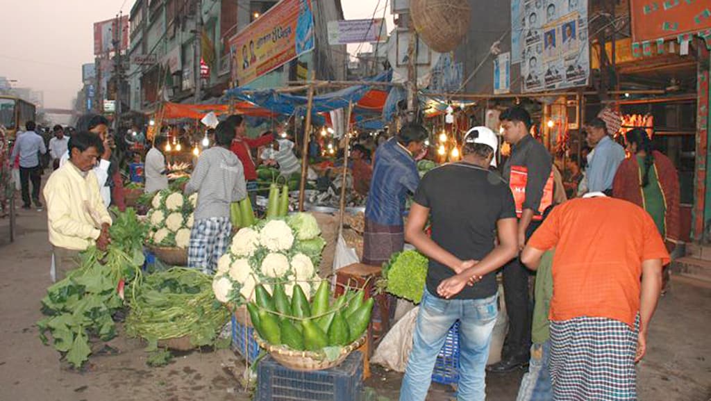 ‘বেতন বাড়ে দুই টাকা, দাম বাইড়া যায় ২০ টাকা’