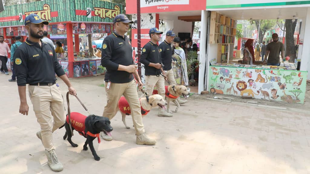 বই মেলায় প্রবেশে পুলিশের কড়াকড়ি, তল্লাশি