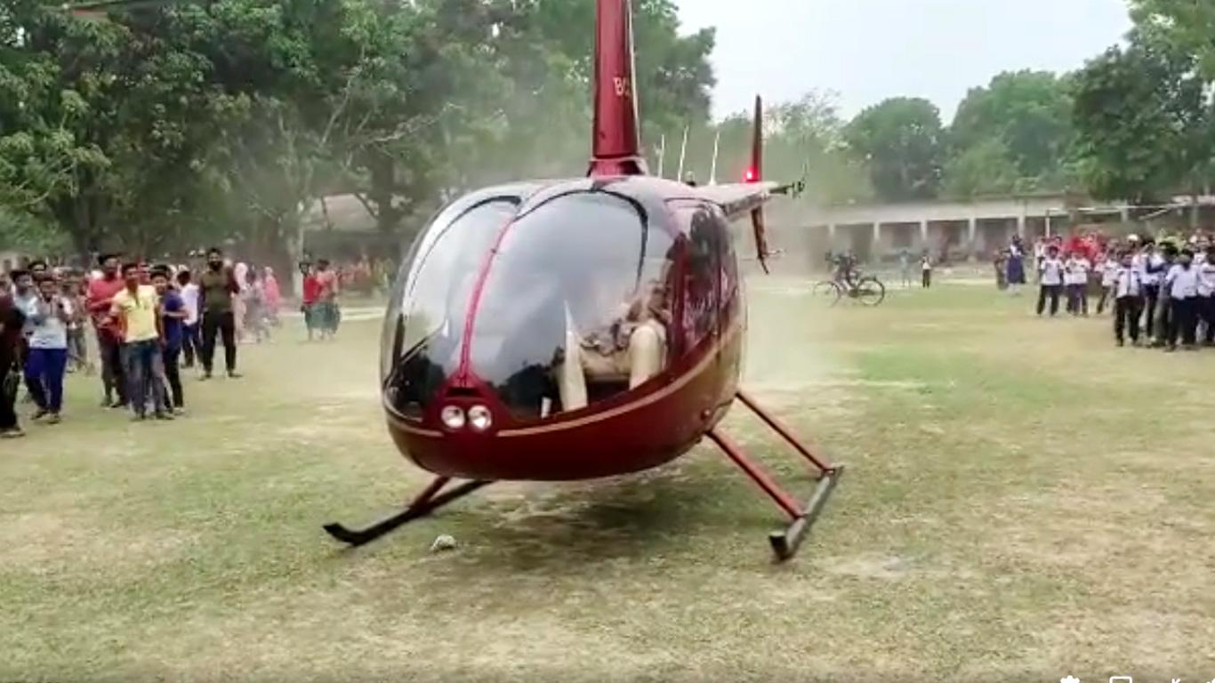 মা-বাবার স্বপ্নপূরণে হেলিকপ্টারে চড়ে বিয়ে