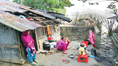 নিষেধাজ্ঞার ১৪ দিন পার হলেও এখনো চাল পায়নি নেছারাবাদের জেলেরা