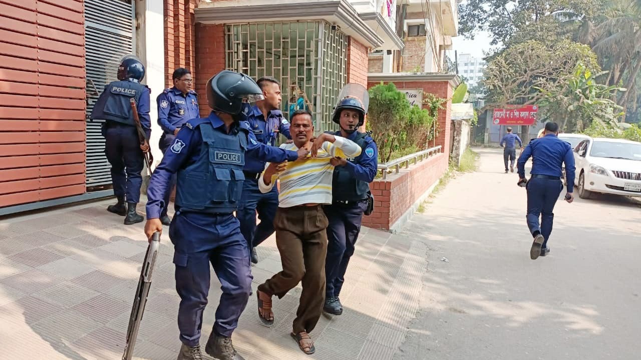 কুমিল্লায় পুলিশি বাঁধায় বিএনপির মিছিল পণ্ড, আটক ১