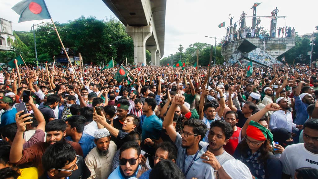 ‘মার্চ টু ঢাকা’: রাজধানীতে ছাত্র-জনতার ঢল