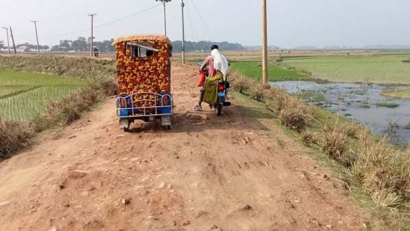 ১১ কিমি সড়কজুড়ে খানাখন্দ