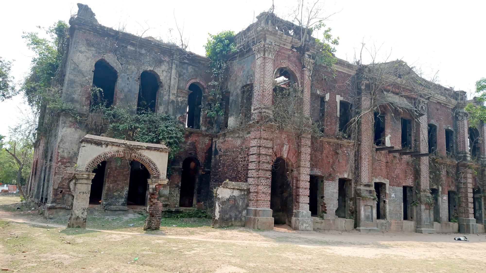 বিলুপ্তির পথে ঠাকুরগাঁওয়ের ঐতিহাসিক টঙ্গনাথের রাজবাড়ি, সংরক্ষণের দাবি 