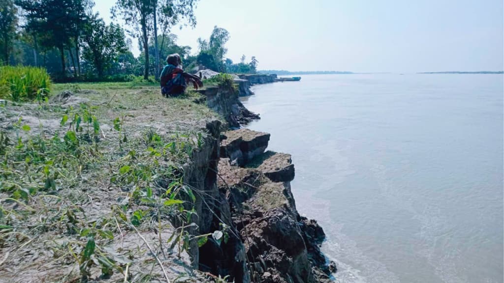 নদীগর্ভে দুই শতাধিক বাড়িঘর