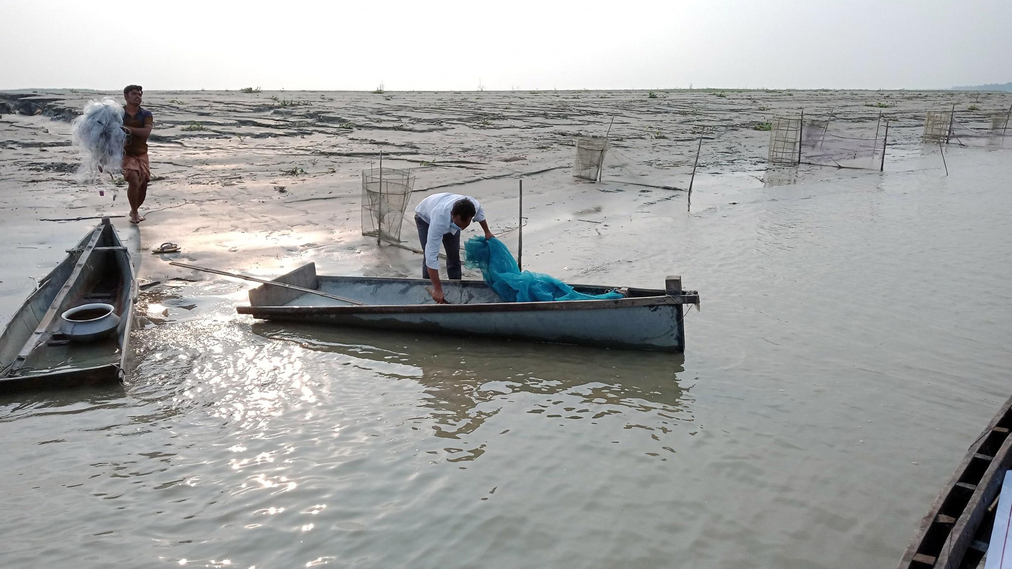 খালি হাতে ফিরছেন জেলেরা