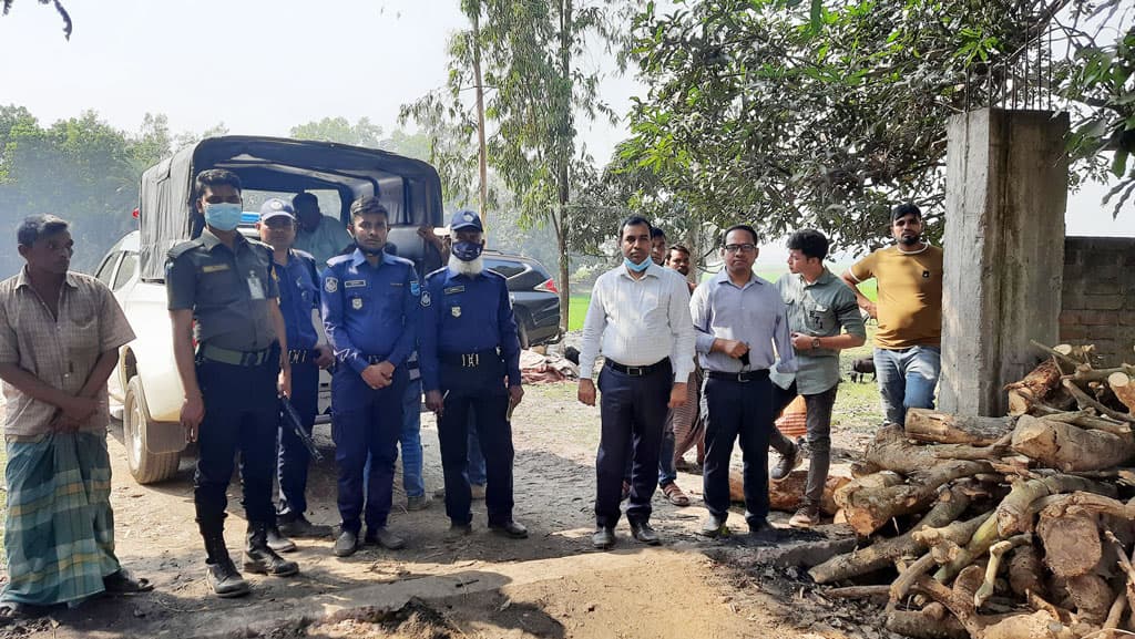 বনের ভেতরের অবৈধ ১৯টি কয়লা চুল্লি ধ্বংস