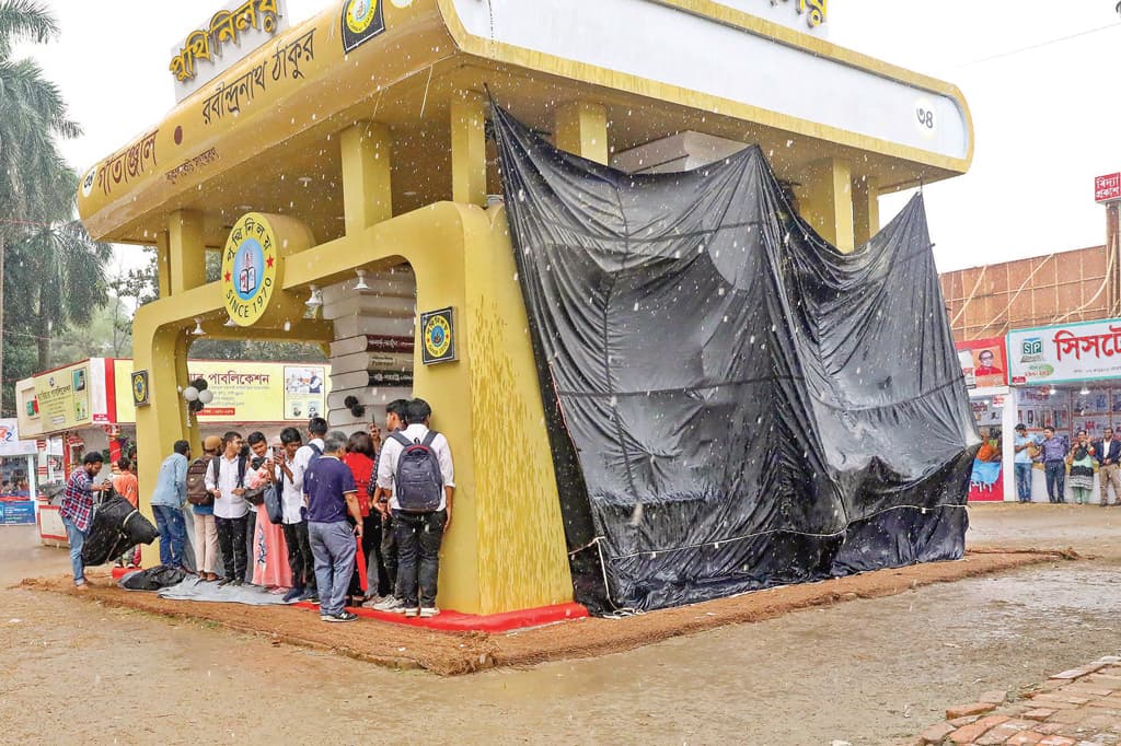 ধুলা কমানোর বৃষ্টিতে প্রকাশকদের বিড়ম্বনা