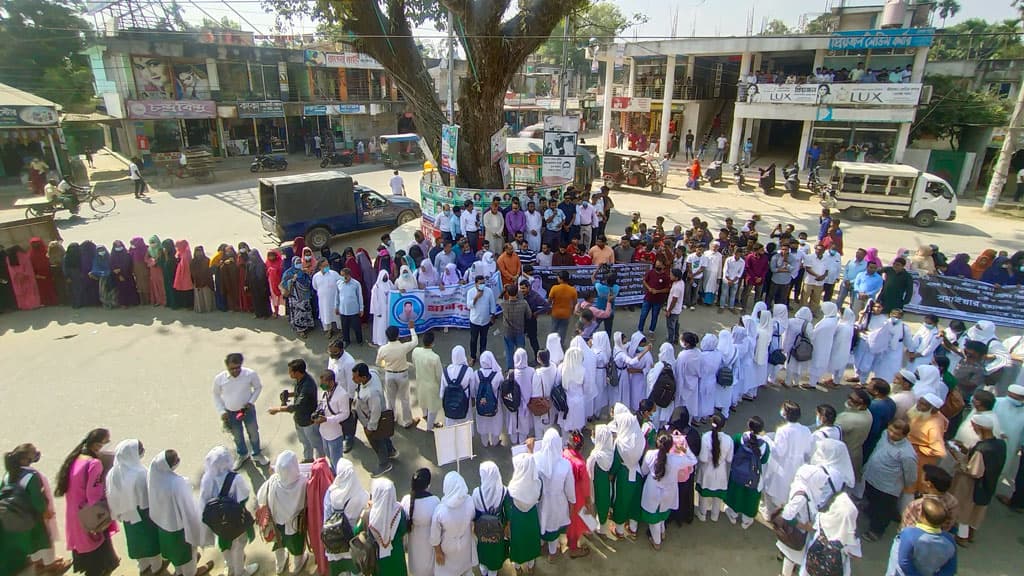 স্কুলছাত্রী সুমাইয়া হত্যায় জড়িতদের ফাঁসির দাবি