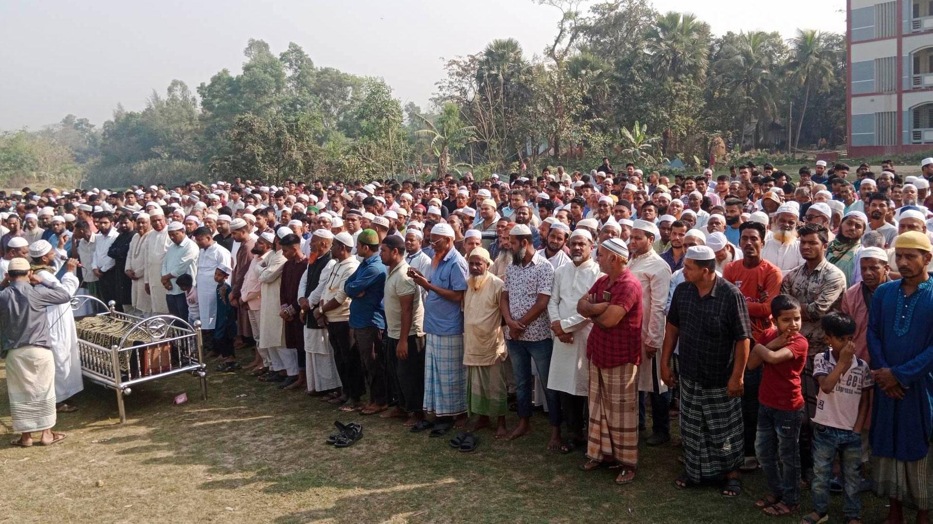 দক্ষিণ আফ্রিকায় সড়ক দুর্ঘটনা: ফেনীর নিহত চার প্রবাসীর দাফন সম্পন্ন