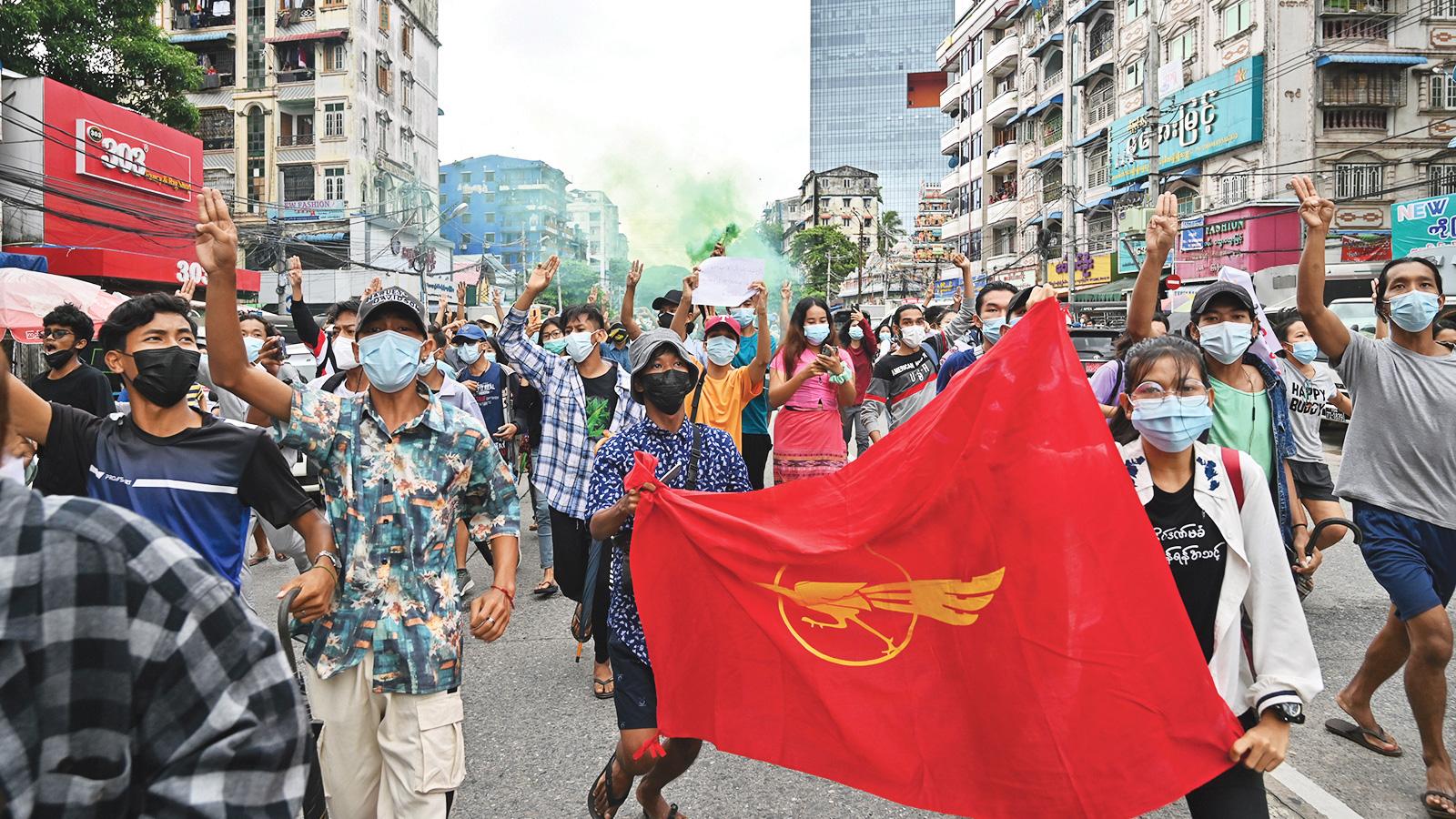 জেনারেলদের হাতে জিম্মি জনগণ