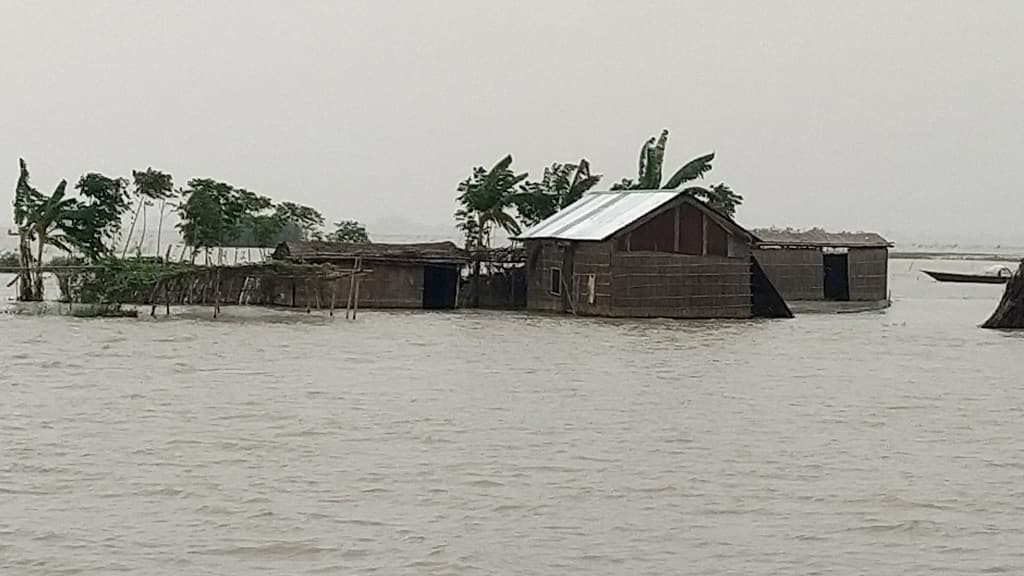 ব্রহ্মপুত্রের পানি বৃদ্ধি, ১৪ হাজার পরিবার পানিবন্দী