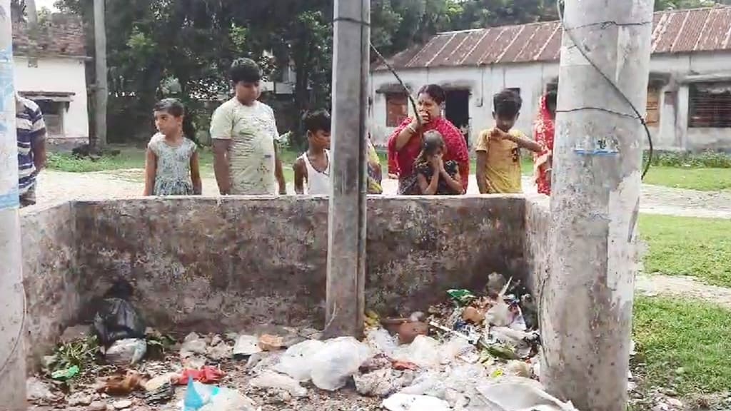 বিদ্যালয়ের পাশে ময়লার স্তূপ থেকে ভ্রূণ উদ্ধার