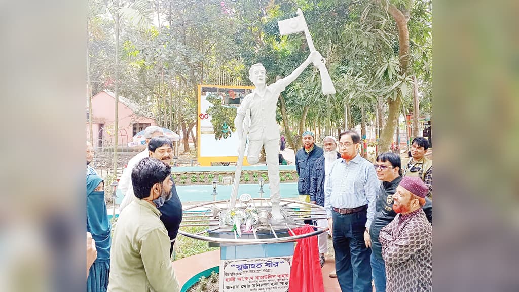 বিজয়ের উল্লাসরত ‘যুদ্ধাহত বীর’