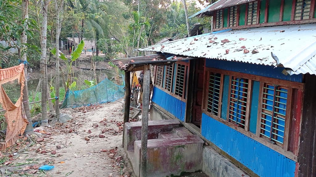 চিতলমারীতে সংঘর্ষে আহত ৬ থানায় পাল্টাপাল্টি অভিযোগ