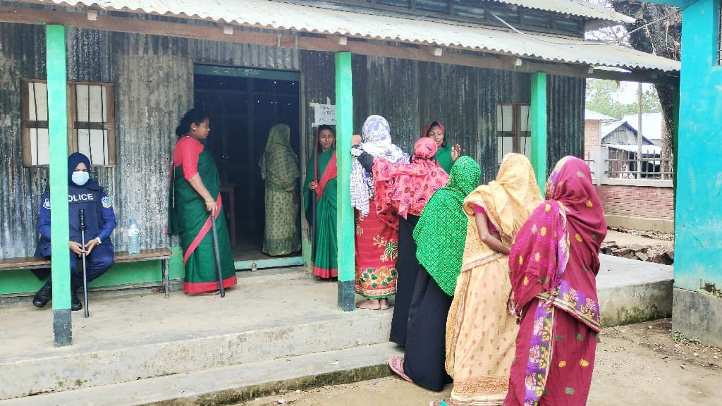 বাকলজোড়ায় উপনির্বাচন: অধিকাংশ কেন্দ্রে ভোটার উপস্থিতি কম