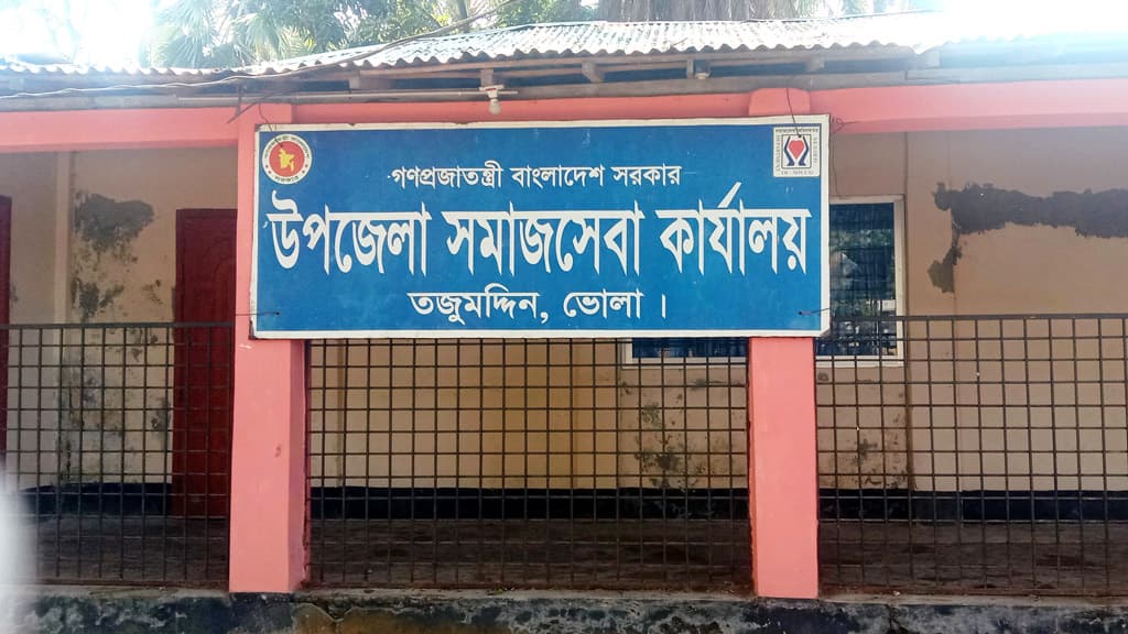 হিসাব খুলতে টাকা আদায়ের অভিযোগ