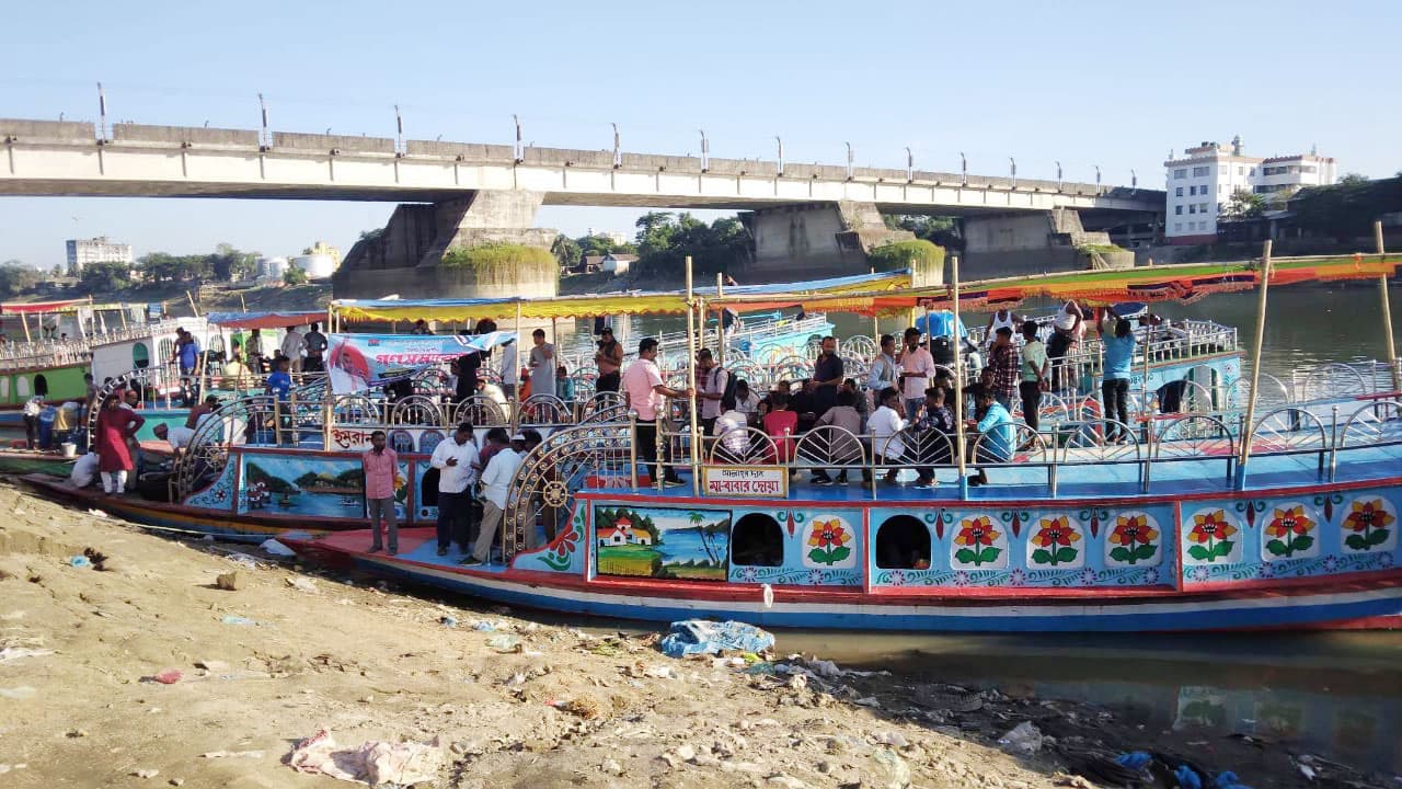 ধর্মঘটের আগেই যানবাহন বন্ধ, বিএনপির ভরসা নৌকা