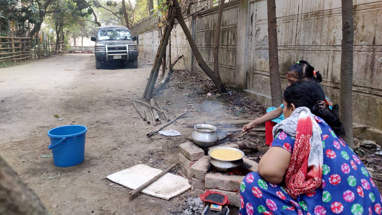 ২৬ ঘণ্টা ধরে গ্যাস নেই, ভোগান্তিতে বাসিন্দারা 