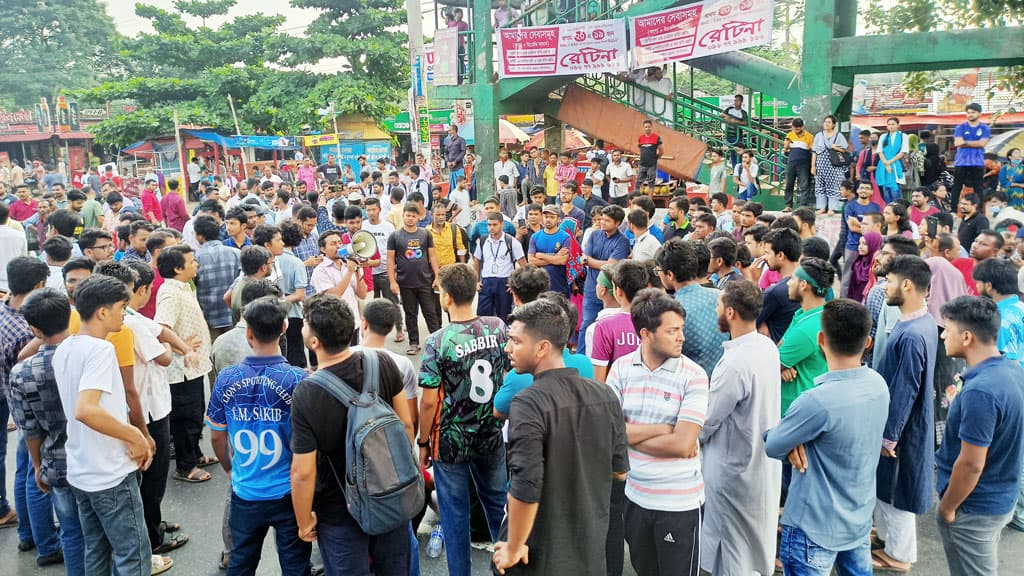 কোটা বাতিলের দাবিতে জাবি শিক্ষার্থীদের ঢাকা-আরিচা মহাসড়ক অবরোধ 