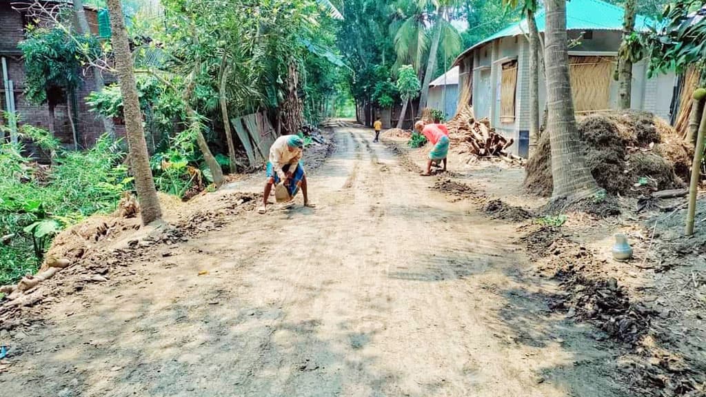 মহম্মদপুরে মাটি ফেলে সড়ক নষ্ট করায় ইটভাটার মালিককে জরিমানা