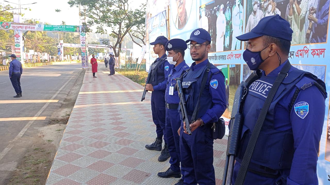 নিশ্ছিদ্র নিরাপত্তাবলয়ে কক্সবাজার