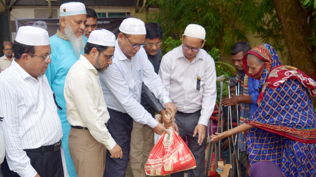 প্রতিবন্ধী-এতিমদের মধ্যে খাদ্যসামগ্রী বিতরণ বিএসটিআইয়ের