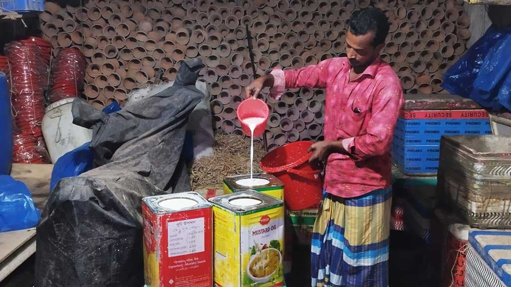 হাতিয়ার মহিষের দইয়ের কদর অনেক, উপহার হিসেবে যাচ্ছে বিদেশেও