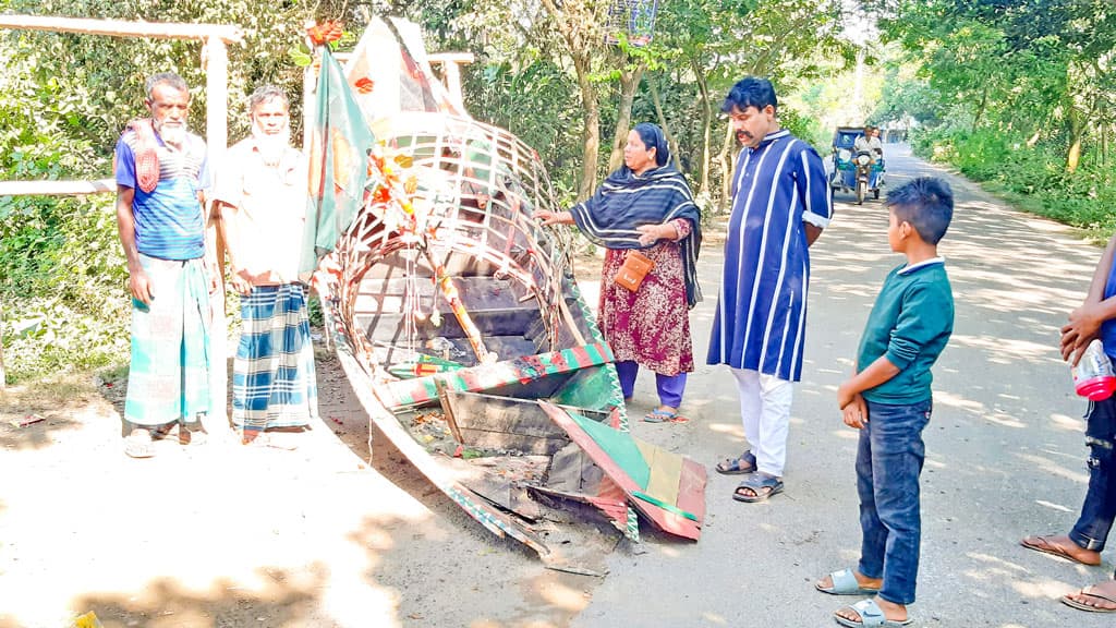 গাড়ি ভাঙচুর, প্রচারের নৌকায় অগ্নিসংযোগ