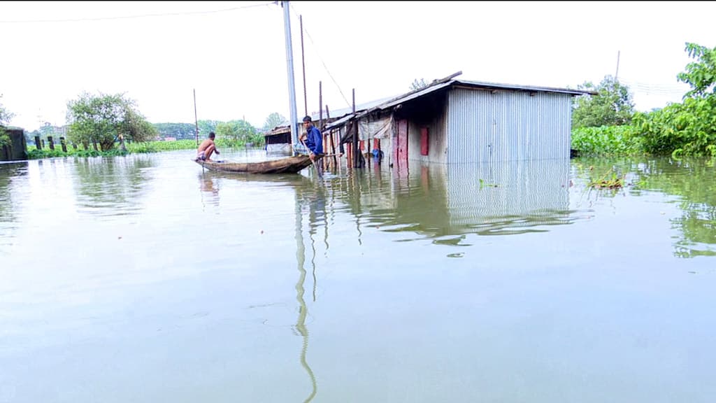 ‘কেউ খবর লইছে না’