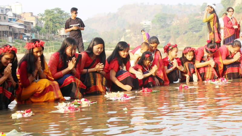 বান্দরবানে তঞ্চঙ্গ্যাদের ফুল বিজু উৎসব