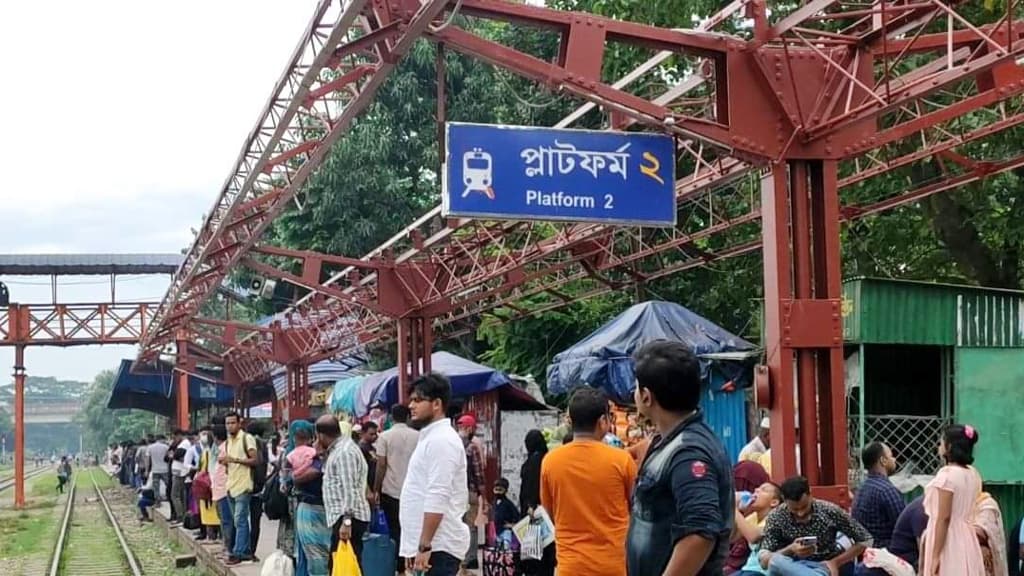 যাত্রীছাউনি থেকে আকাশ দেখা