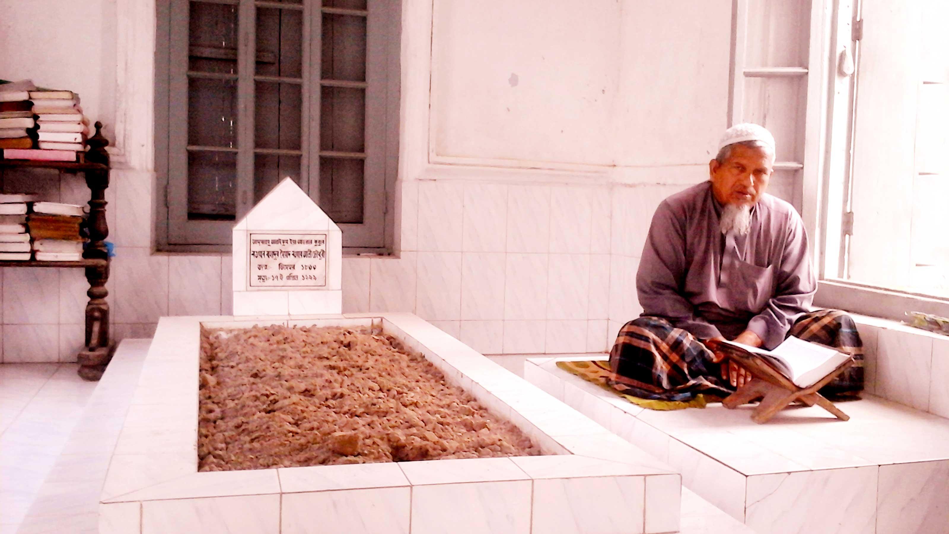 যেখানে ৯৩ বছর ধরে চলছে অবিরাম কোরআন তিলাওয়াত