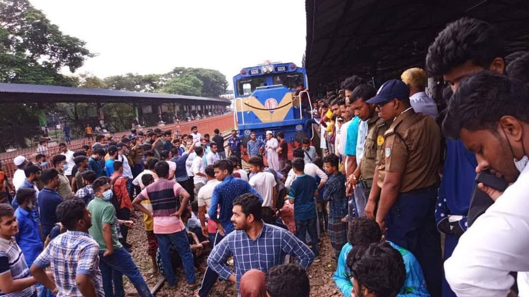 ৪ ঘণ্টা পর ঢাকা থেকে ট্রেন চলাচল স্বাভাবিক