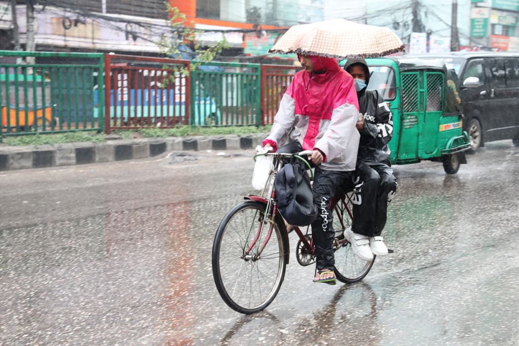 ৮ বিভাগে হতে পারে বৃষ্টি, কমবে দিনের তাপমাত্রা