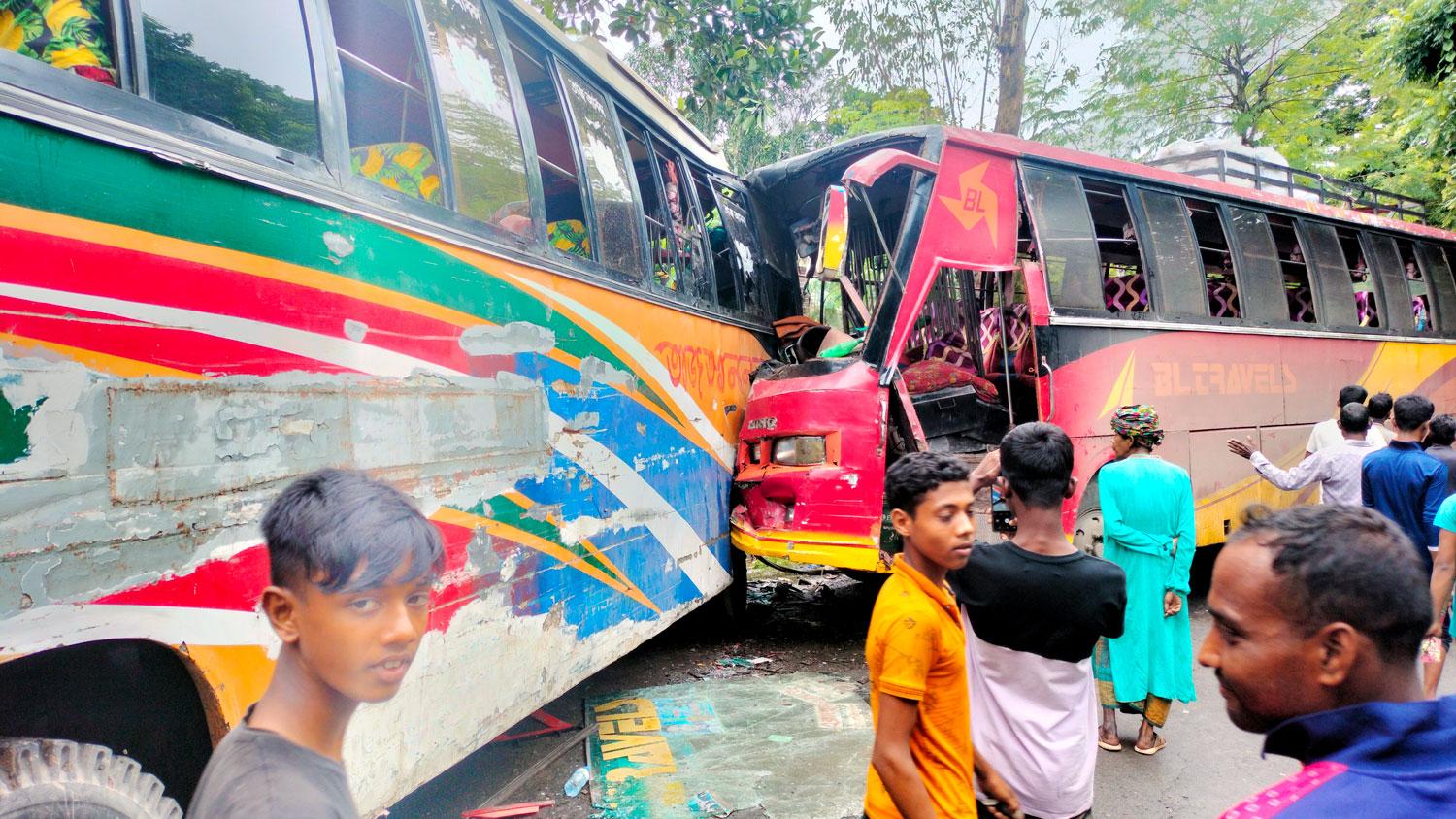 মে মাসে সড়কে ঝরল ৪০৮ প্রাণ: রোড সেফটি ফাউন্ডেশন