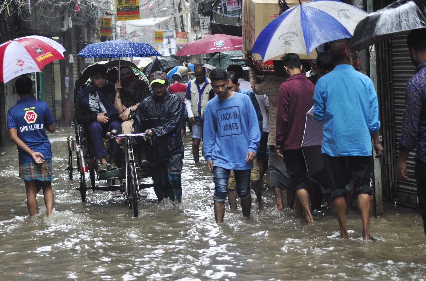 ড্রেন পরিষ্কার করেও জলাবদ্ধতা কমেনি