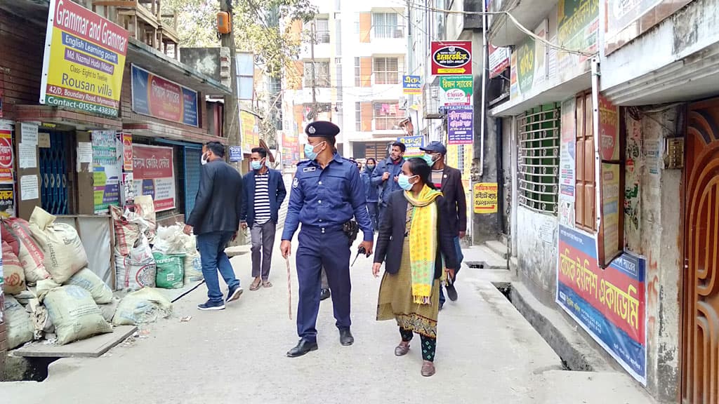 নিষেধাজ্ঞা মানছেন না কোচিং মালিকেরা, বন্ধে অভিযান