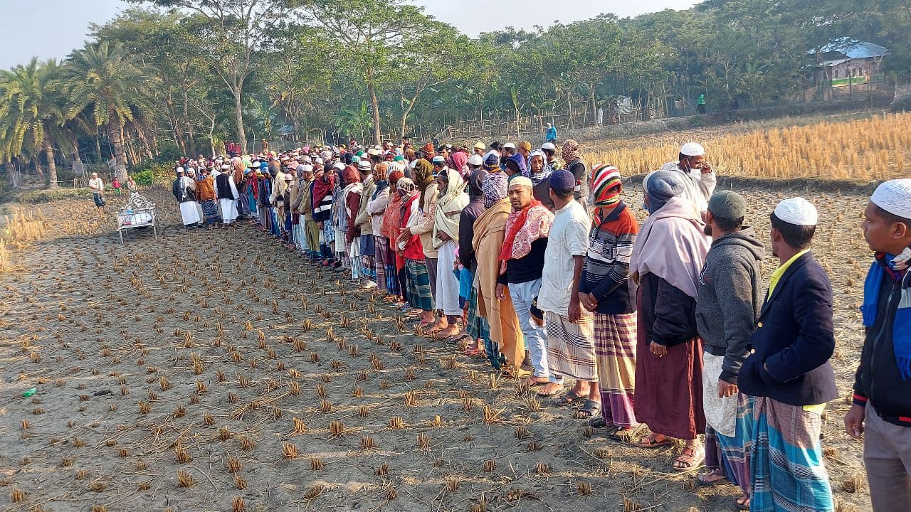 বলেশ্বরে ট্রলারডুবি: বায়েজিদের জানাজাস্থলের পাশেই নদীতে ভাসছিল ইউসুফের মরদেহ